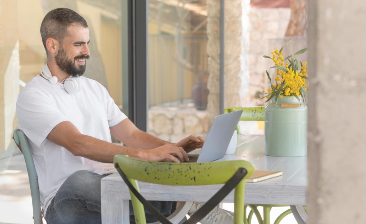 Spazio dedicato alla pratica meditativa con elementi naturali