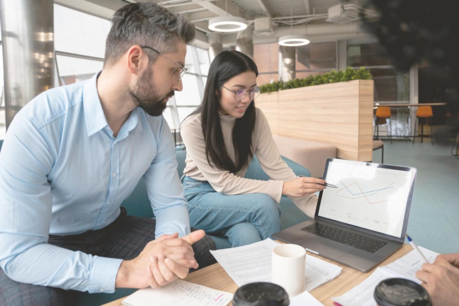 Ambiente tranquillo per la pratica meditativa con elementi naturali