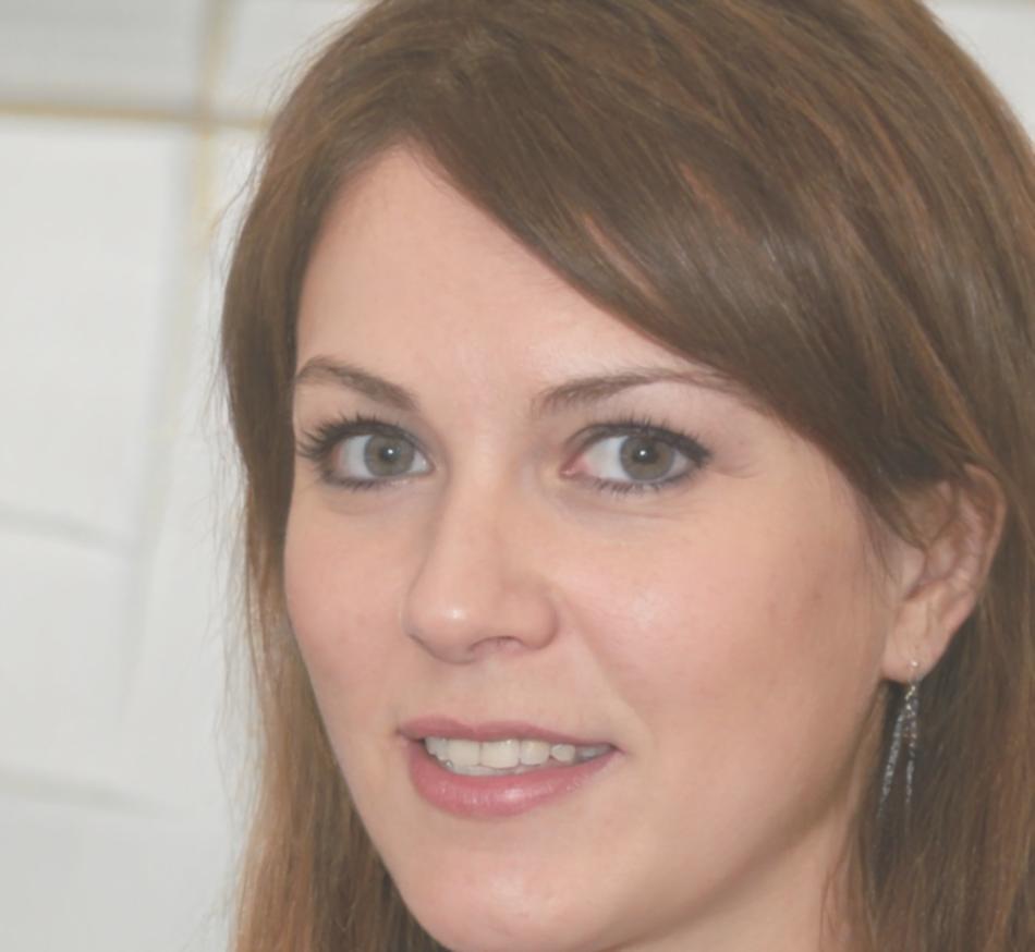 Persona che pratica meditazione in posizione seduta con espressione serena